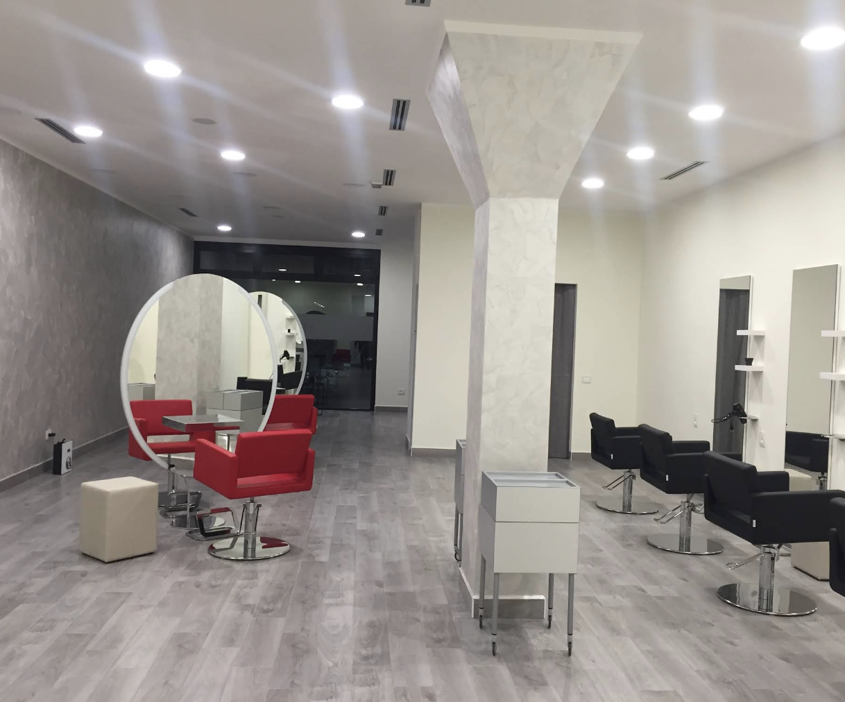 Younique Beauty Clinique — sala trattamenti